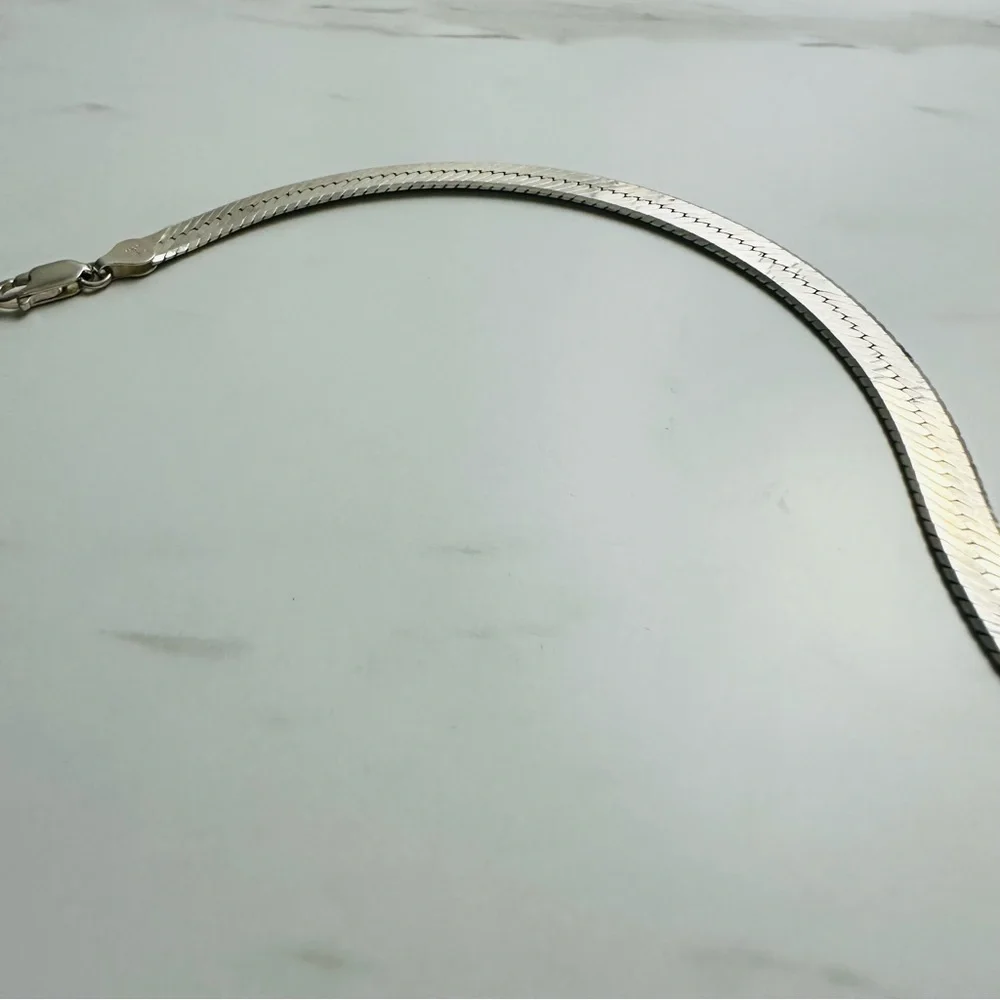 Vintage Italian Sterling Silver Herringbone Bracelet – 12.91g, Made in Italy - Picture 3 of 8